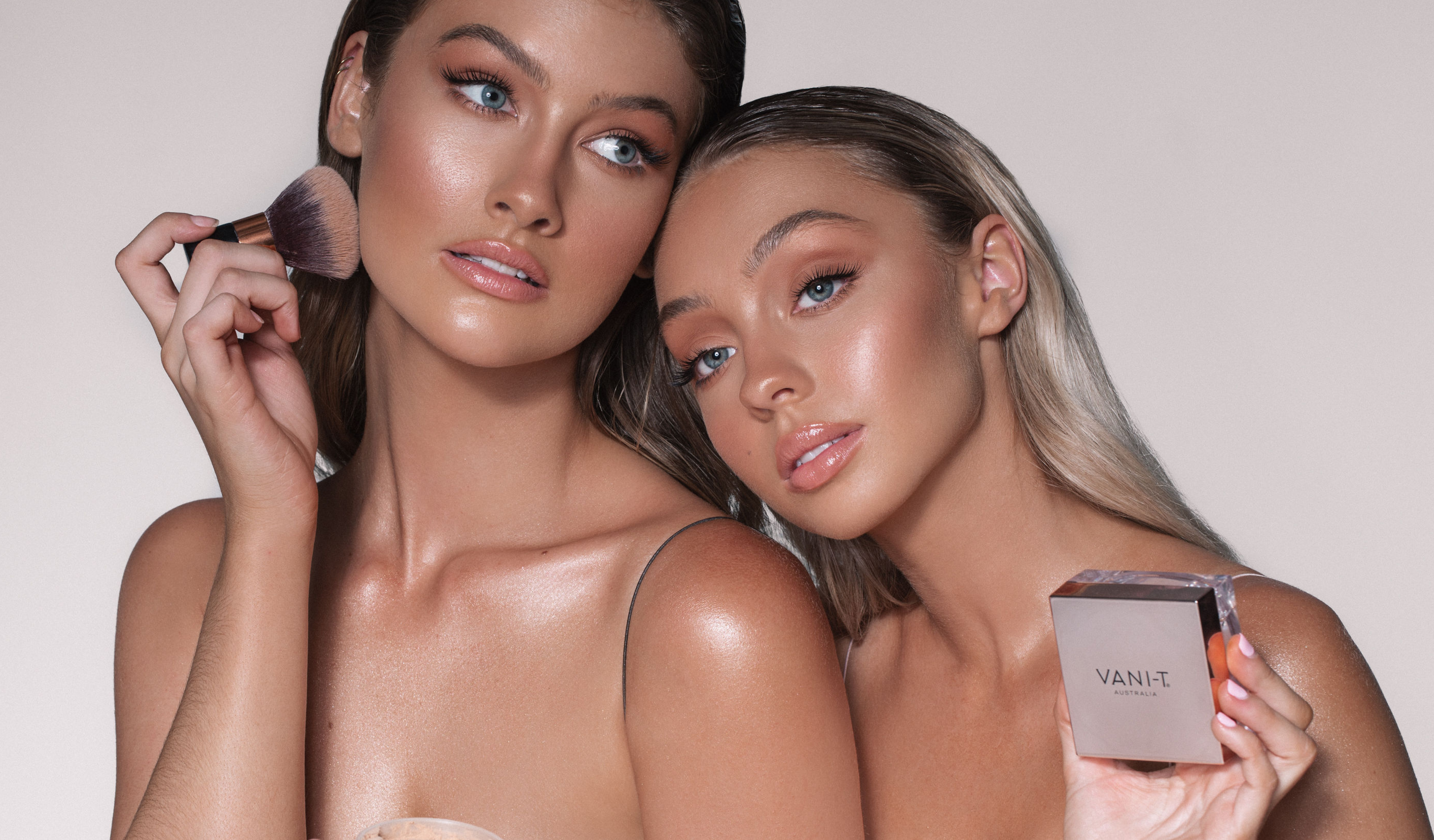 De ultieme lijst met must-haves voor je make-up bag